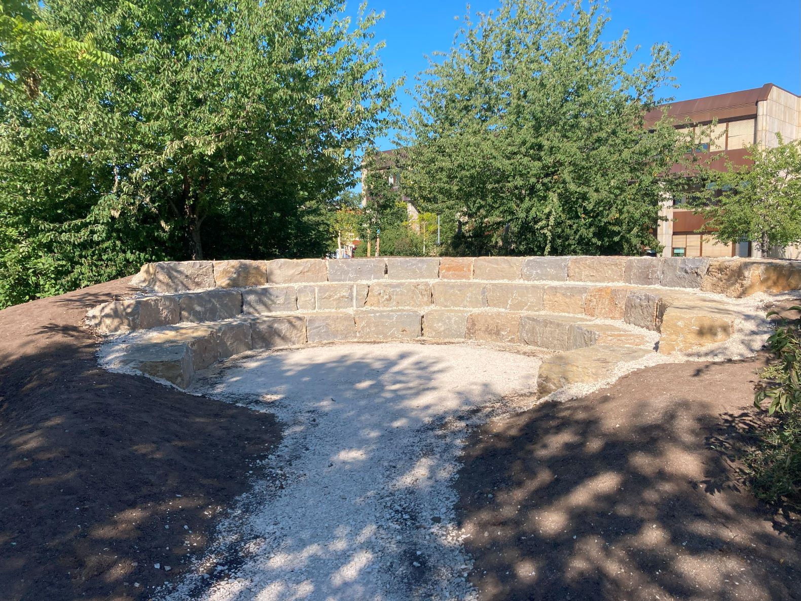 XXL Chillbänke im Klimapark